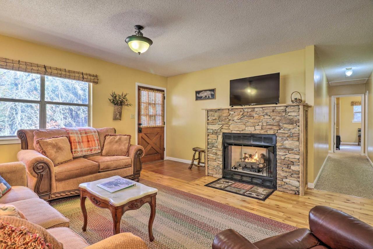 Creekside Retreat With Deck, 18 Miles To Wolf Ridge Villa Weaverville Bagian luar foto