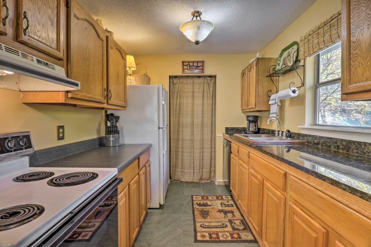 Creekside Retreat With Deck, 18 Miles To Wolf Ridge Villa Weaverville Bagian luar foto